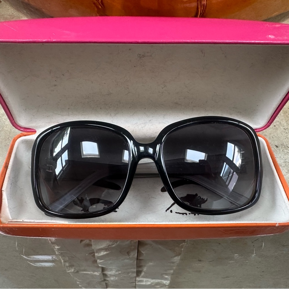 Kate Spade - sunglasses in original case